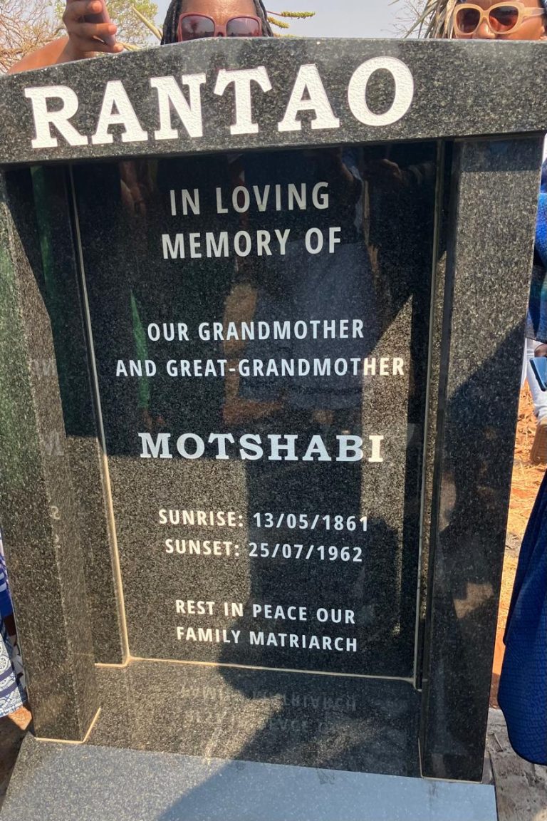 Read more about the article Unveiling of the Tombstone of Matriach Motshabi Rantao